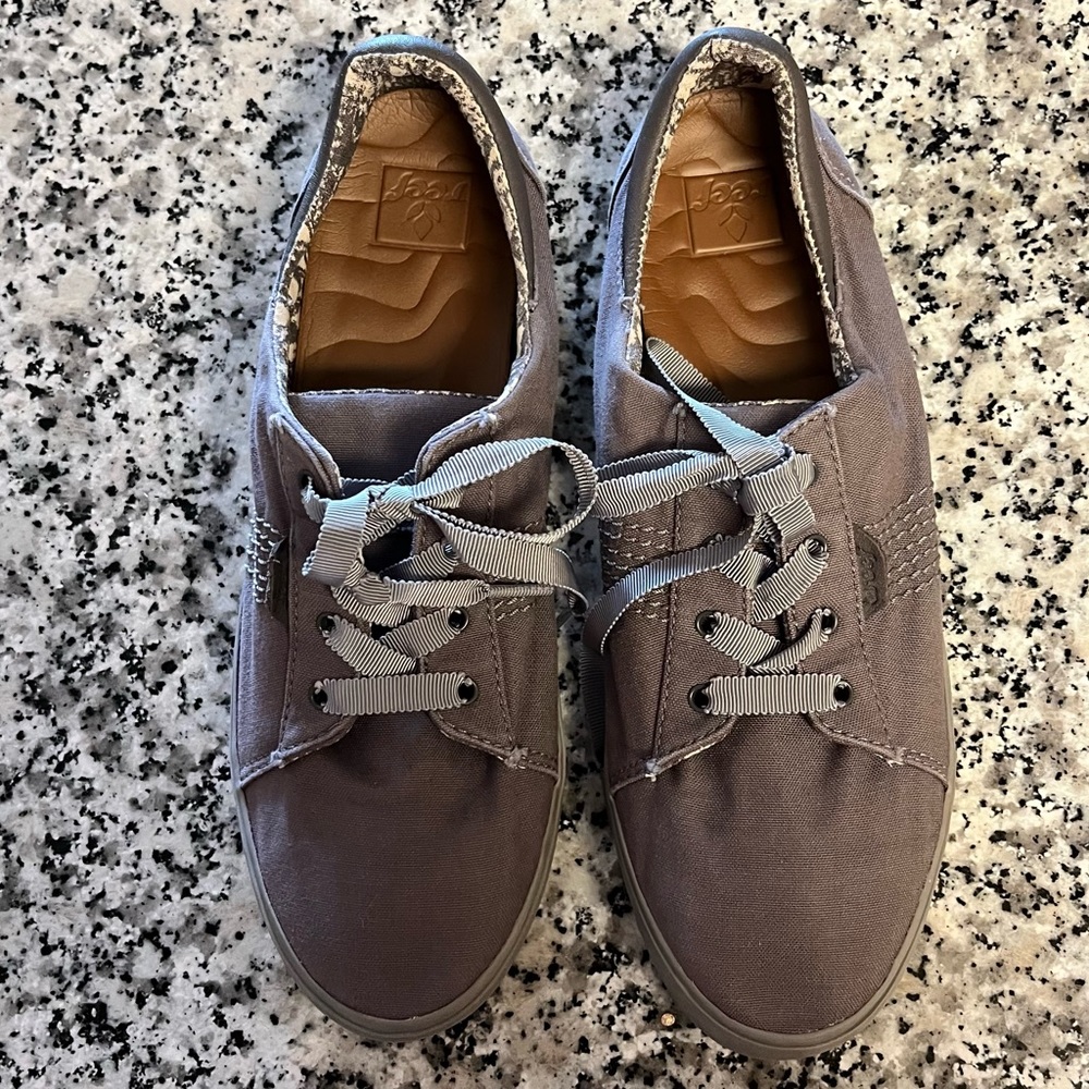 REEF Women’s Comfort Sneakers